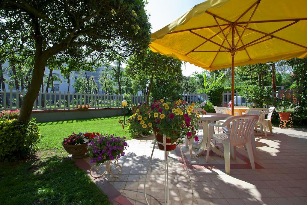 Hotel Versilia Lido di Camaiore Esterno foto