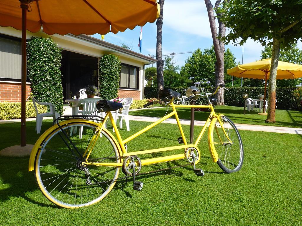 Hotel Versilia Lido di Camaiore Esterno foto